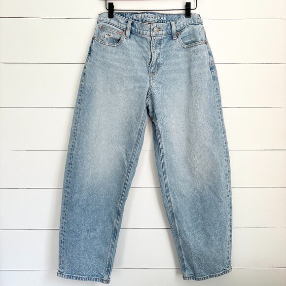 American Eagle Outfitters Denim - American Eagle women's barrel jeans light wash